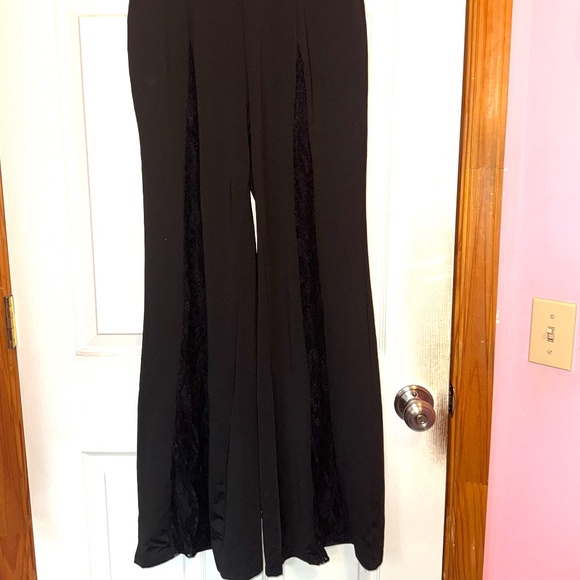 SHEIN Sxy Contrast Lace Flare Leg Pants - Picture 2 of 8